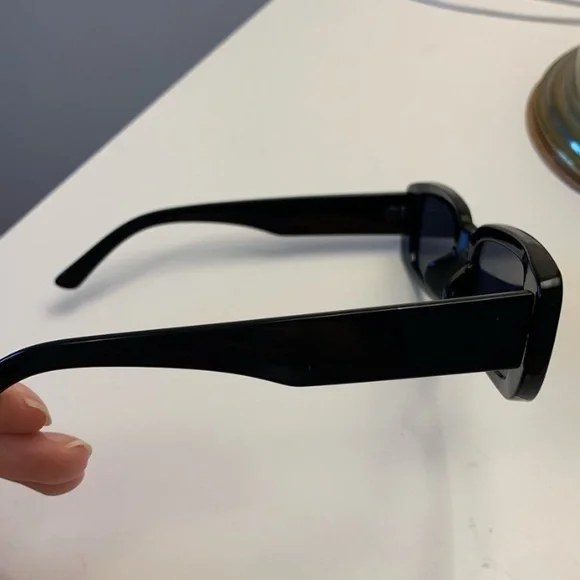 90’S INSPIRED BLACK SUNGLASSES - Picture 3 of 4